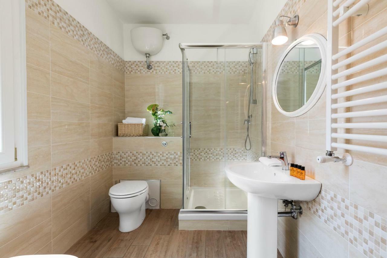 New! Spanish Step Design Apartment Rom