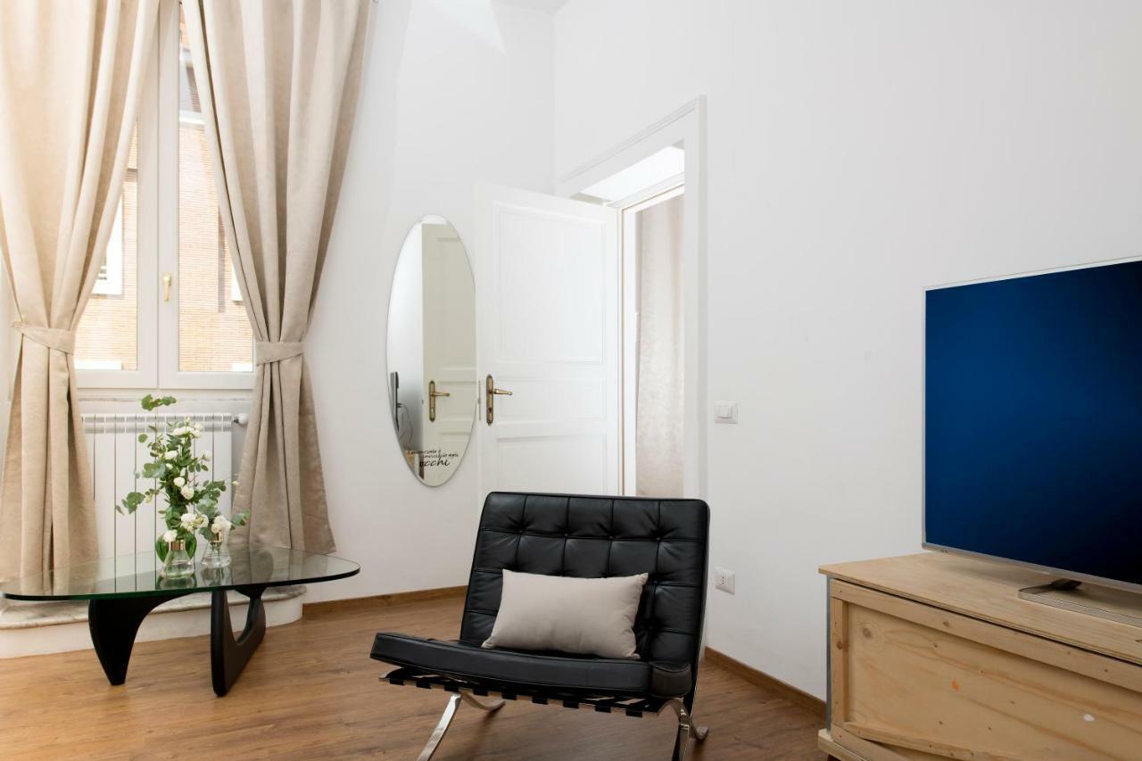 New! Spanish Step Design Apartment Rom